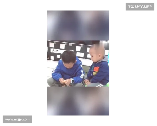 弟弟终于击败哥哥成功反击 这次轮到弟弟挑战跳桌子了 弟弟终于击败哥哥成功反击 这次轮到弟弟挑战跳桌子了